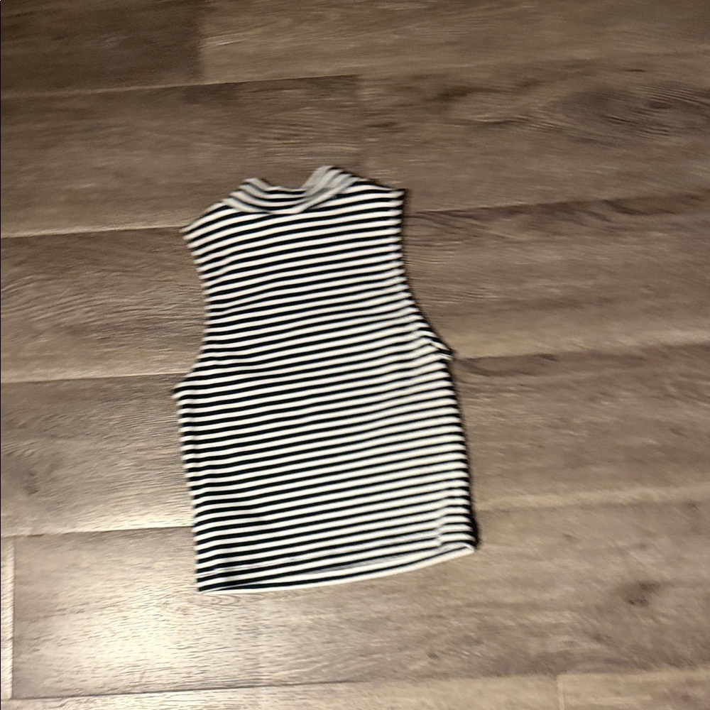 Striped Sleeveless Mock Neck Top - Picture 4 of 6